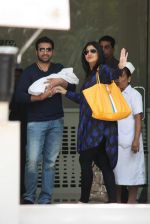 Shilpa Shetty discharged with her baby on 25th May 2012 (1).JPG